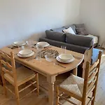 Charmante Altbauwohnung דירה