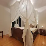 Charmante Altbauwohnung דירה *