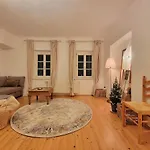 Charmante Altbauwohnung *